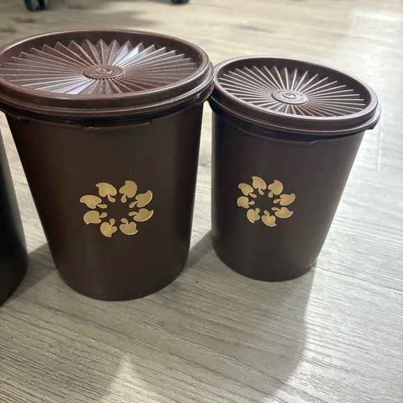 Vtg Set Of 4 Tupperware Brown Mushroom Nesting Servalier Canister W/ 3 Lids - Picture 4 of 8